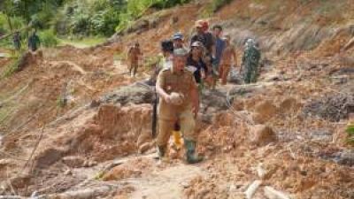 Pemkab Taput Gelar Doa dan Tabur Bunga, Salurkan Bantuan untuk Keluarga Korban Bencana Parmonangan