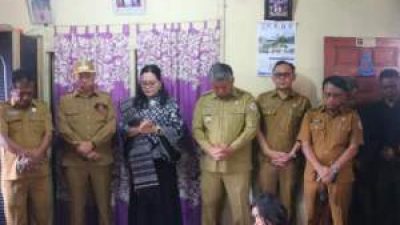 Bupati Taput Takziah ke Keluarga Korban Kecelakaan di Pahae Julu