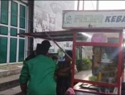 PC HIMMAH Tebing Tinggi Tebar Kepedulian Lewat Aksi Berbagi Takjil