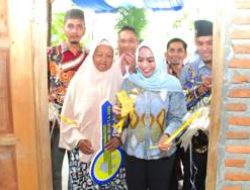 Bupati Labuhanbatu Serahkan Rumah Hasil Renovasi Program RTLH kepada Warga