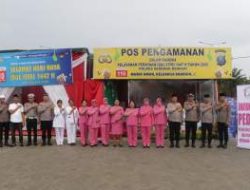 Polres Sergai Bagikan 300 Takjil Gratis di Alun-Alun, Waka Polres Ajak Warga Tertib Berlalu Lintas