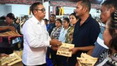 Bupati Taput Serahkan Santunan Korban Bencana 2025