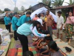 Ketua TP PKK Taput Salurkan Bantuan untuk Korban Kebakaran Parmonangan