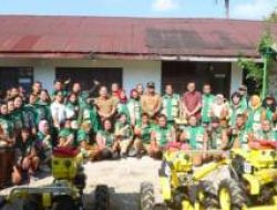Wabup Wahyu Sagala Serahkan Alsintan ke Tujuh Kelompok Tani