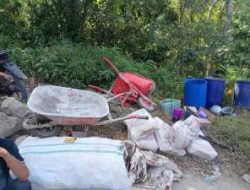 Warga Jumagerat Gotong Royong Perbaiki Jalan dan Parit