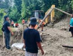 Pemkab Dairi Tanggap Longsor, Akses Jalan Antar Kecamatan Mulai Pulih