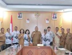 Bupati Dairi Dorong Kepemimpinan Visioner dalam Tubuh PGRI