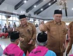 Bupati Dairi Hadiri Tepung Tawar 17 Calon Haji