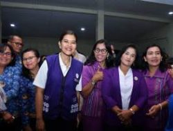 Kahiyang Ayu Tinjau Posyandu di Samosir