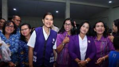 Kahiyang Ayu Tinjau Posyandu di Samosir