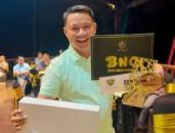 Wabup Pelalawan Juara Turnamen Golf Internasional “THE SAGA”