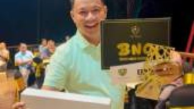 Wabup Pelalawan Juara Turnamen Golf Internasional “THE SAGA”