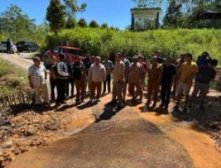 Adian Koting Dipulihkan, Bupati Taput Tinjau Jalan Rusak dan Lokasi Rumah Korban Bencana
