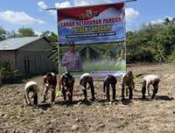 Polsek Langgam Tanam Jagung untuk Dukung Ketahanan Pangan