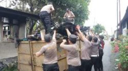 Polres Labuhanbatu Bantu Korban Kebakaran, Bersihkan Puing Rumah di Rantauprapat