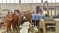 Bupati Taput Dorong Lahirnya Wirausaha Furnitur Baru