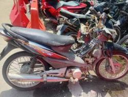 Ban Pecah, Sedan Tabrak Dua Sepeda Motor di Sergai