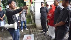 Ketua DPRD Langkat Temui Pengunjuk Rasa Tunggal Usai Paripurna Pidato Presiden