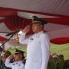 Wabup Husni Tamrin Pimpin Penurunan Bendera HUT ke-81 RI di Pelalawan