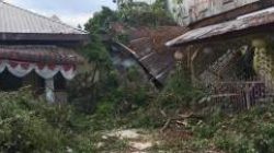 Pohon Beringin Tumbang Timpa Kantor Veteran di Tebing Tinggi