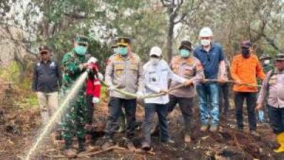 Kapolda dan Pangdam Riau Turun ke Kerumutan, Pimpin Langsung Pemadaman Karhutla