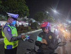 Polres Pelalawan Bagikan 1.000 Masker untuk Warga Terdampak Karhutla