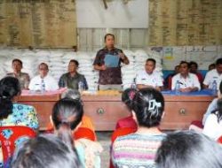 Bupati Taput Salurkan Bantuan Pangan ke Ribuan Keluarga di Sipoholon, Dorong Warga Manfaatkan Sistem Perlinsos Digital