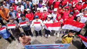 Pemkab Taput Sebar 1.814 Bendera Merah Putih, Perkuat Semangat Nasionalisme Warga Siborong-borong