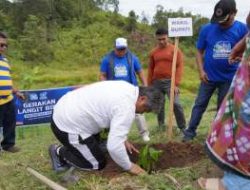 Sinergi Jaga Kelestarian Alam, Pemkab Taput Bersama DPC Partai Demokrat Gelar Gotong Royong dan Penanaman Pohon di Tarutung