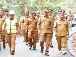 Tingkatkan Aksesibilitas dan Ekonomi Warga, Bupati Taput Tinjau Pembangunan Jalan Hotmix 1,1 KM di Parmonangan