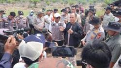 Kapolda Riau Turun Langsung Padamkan Karhutla di Pelalawan